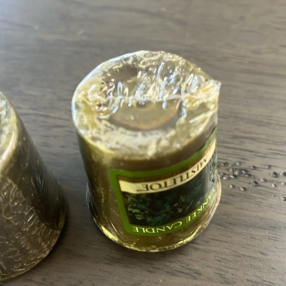 🆕 Yankee Candle - Mistletoe - sampler size candle. Votive candle. Set of 2.